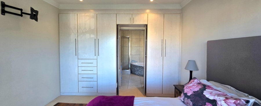 6 Bedroom Property for Sale in Franskraal Western Cape